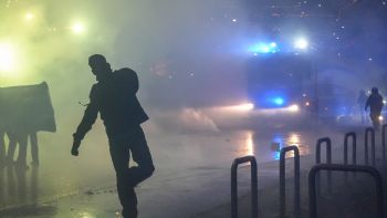 Policía italiana lanza gas lacrimógeno durante protestas en Juegos Olímpicos