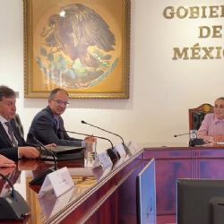 Sheinbaum firma acuerdo con Liomont y Moderna para producir vacunas en México