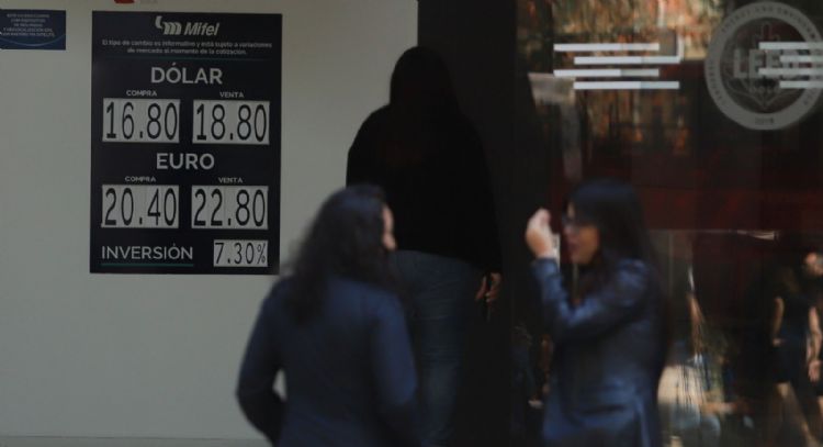 Peso gana a pesar de datos de inflación