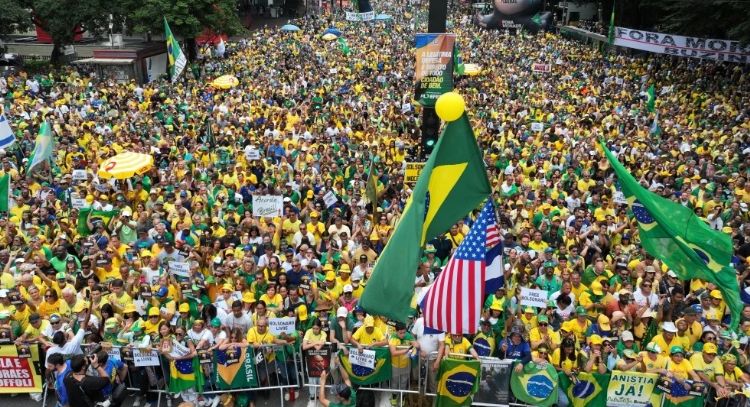Partidarios de Bolsonaro se manifiestan en todo Brasil contra Lula