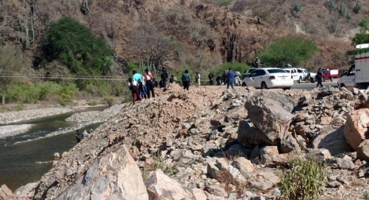 Abandonan cuatro cuerpos sin vida en la orilla de la carretera federal Tlapa-Metlatonoc
