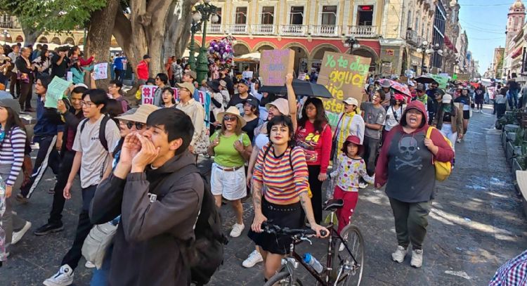Marchan contra el Cablebús en Puebla