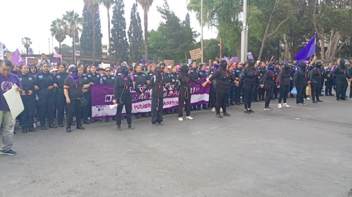 Acusan a policías de haber provocado la ruptura de contingentes en marcha del 8M en Saltillo