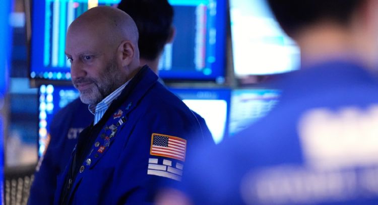 Regresa la calma a Wall Street y al mercado del petróleo tras oscilaciones ante la guerra con Irán