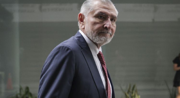 “No doy declaraciones”, dice Adán Augusto López cuando le preguntan si le quitaron su visa