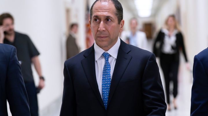 Contador de Epstein testifica sobre su riqueza y vínculos empresariales