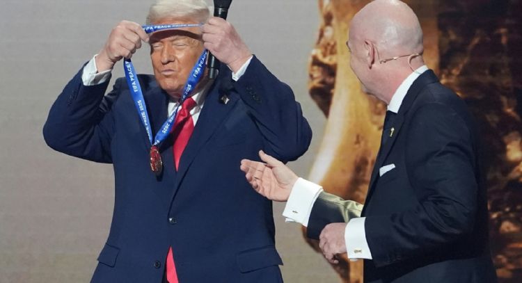 Trump confirma a Infantino que la selección iraní es "bienvenida" en Estados Unidos para el Mundial