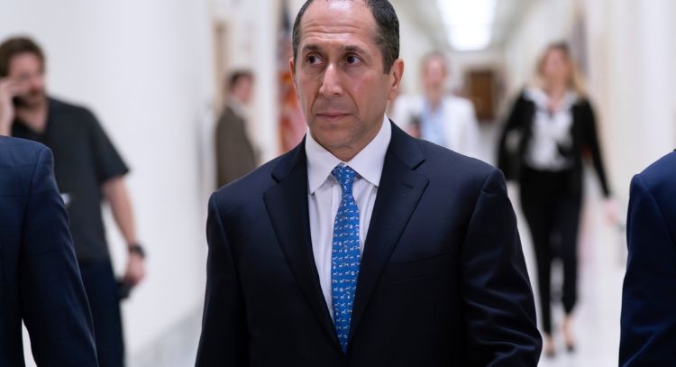 Contador de Epstein testifica sobre su riqueza y vínculos empresariales