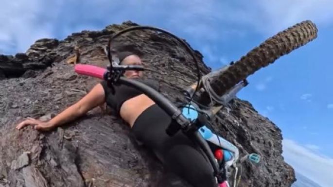 Video de ciclista Cecilia Sopeña se hace viral al estar a punto de caer en un barranco