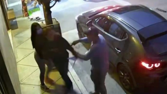 Pareja de asaltantes roba camioneta a mano armada en Cuautitlán Izcalli (Video)