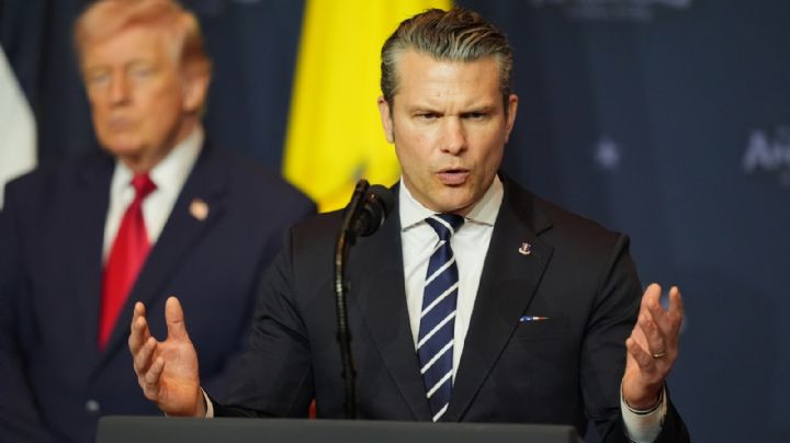 Secretario de Guerra de EU dice que líder de Irán está herido, con miedo y huyendo