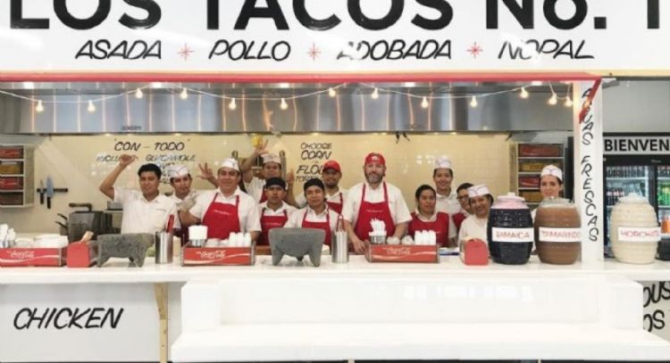 Turista alemán prueba salsa picante y demanda a taquería mexicana por 1.7 millones de pesos