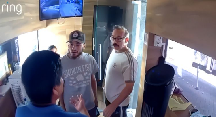 Presunto boxeador amateur golpea brutalmente a guardia de seguridad en Nuevo León (Video)