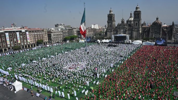 CDMX establece Récord Guinness con la clase de futbol más grande del mundo (Videos)