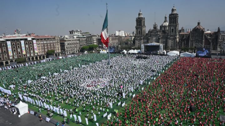 CDMX establece Récord Guinness con la clase de futbol más grande del mundo (Videos)