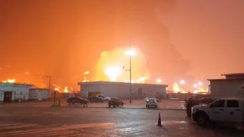Incendio en Dos Bocas moviliza a cuerpos de emergencia; Pemex reporta control del siniestro