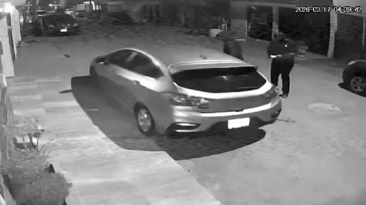 Encapuchados incendian vehículo de activista de Morena en Saltillo (Video)