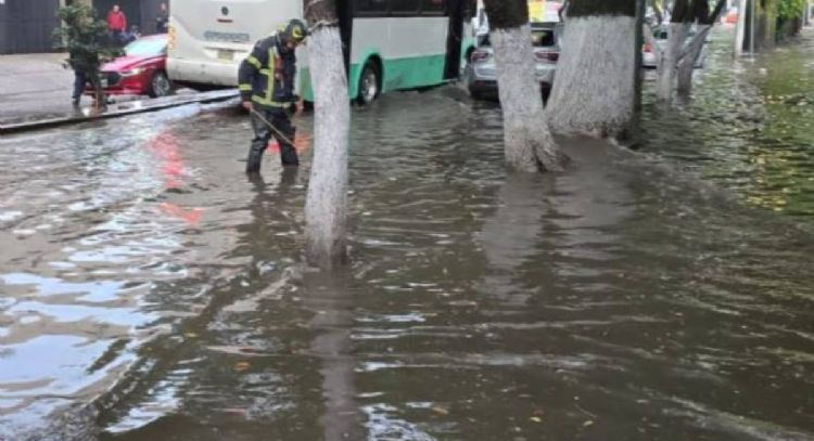 Lluvias atípicas causan 17 encharcamientos en 10 demarcaciones de la CDMX