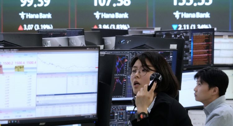 Vuelven a dispararse los precios del petróleo, empujando hacia abajo a los mercados mundiales