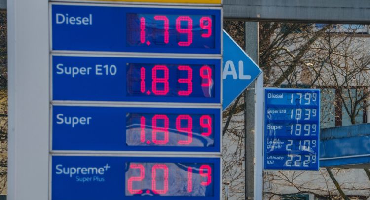 Suben precios del petróleo por interrupciones en el estrecho de Ormuz ante ataques de EU vs Irán