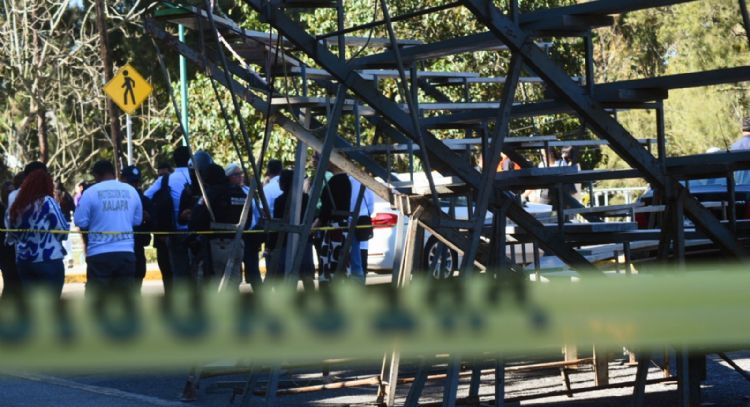 Colapsan gradas durante fotografía de graduación en la Universidad Veracruzana; hay 18 heridos