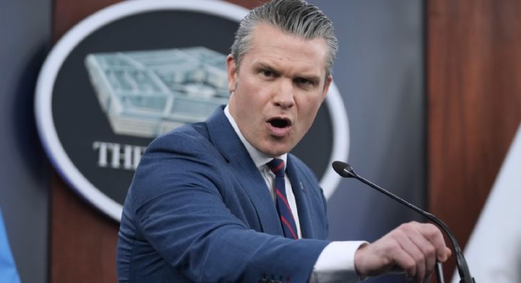 Hegseth insiste en que el conflicto con Irán "no es interminable" y advierte más bajas