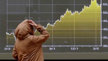 Wall Street sube y el petróleo baja luego que Trump insinuara negociaciones con Irán