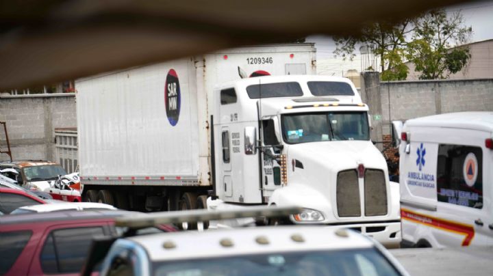 Hallan a 229 migrantes en tráiler que tenía reporte de robo en Veracruz