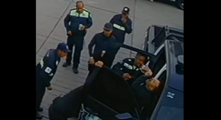 Exhiben policías viales de Zacatecas consumiendo bebidas alcohólicas dentro de la corporación