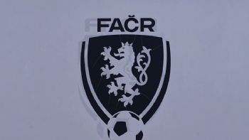 Policía checa detiene a 47 futbolistas, directivos y árbitros por amaño de partidos