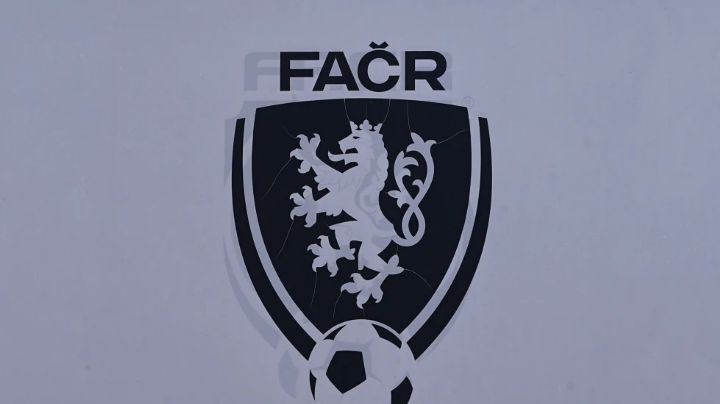 Policía checa detiene a 47 futbolistas, directivos y árbitros por amaño de partidos