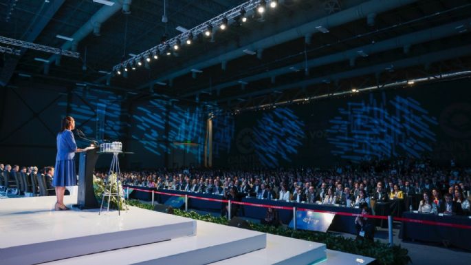 “No nos han tocado tiempos muy sencillos”, dice Sheinbaum a empresarios de NL