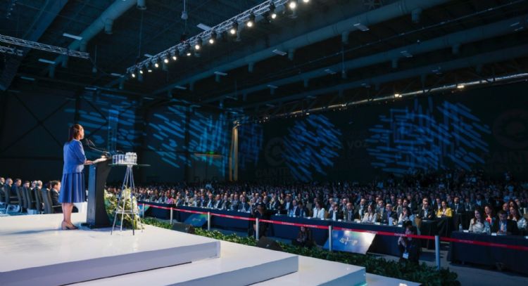 “No nos han tocado tiempos muy sencillos”, dice Sheinbaum a empresarios de NL