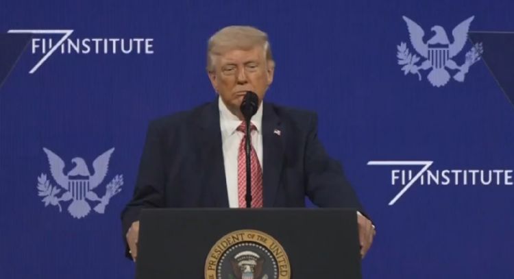 En tono de burla, Donald Trump imita la voz de Claudia Sheinbaum (Video)