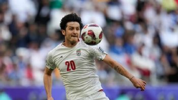 Estado iraní amenaza al futbolista Sardar Azmoun con confiscar sus bienes por criticar al gobierno