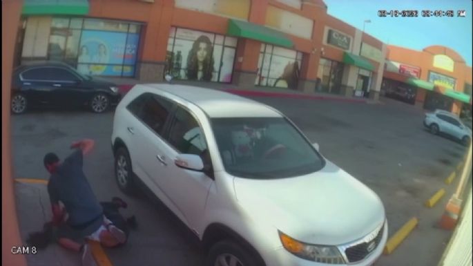 Vinculan a proceso al sujeto que golpeó a su expareja en un centro comercial de Mexicali (Video)