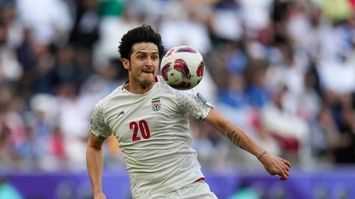El Estado iraní amenaza al futbolista Sardar Azmoun con confiscar sus bienes por criticar al gobierno