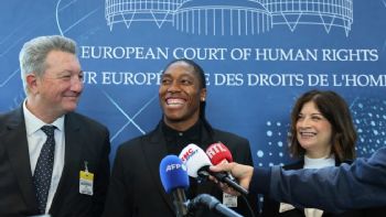 Semenya critica a presidenta del COI tras prohibir participación de atletas transgénero