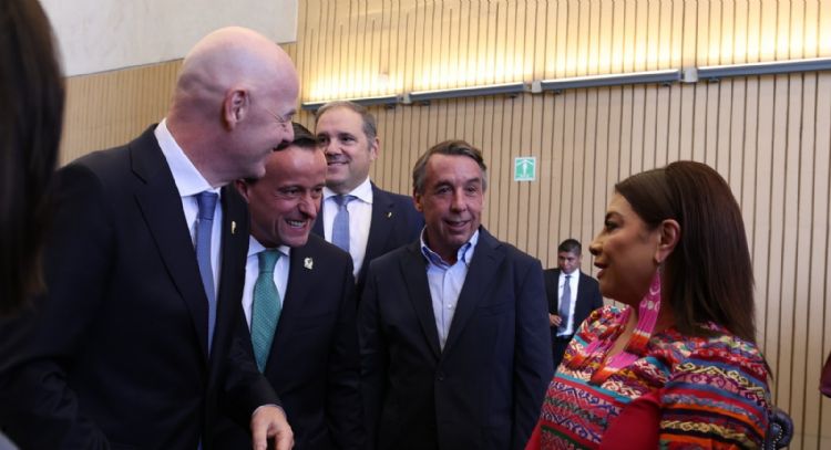 Brugada inaugura exposición “Álbum Épico” junto Infantino, presidente de la FIFA