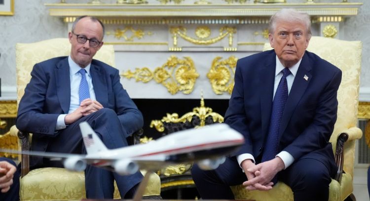 Trump prefiere un gobierno moderado en Irán a "otro lunático"