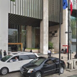 Hombre muere tras caer del piso 21 de un hotel en Paseo de la Reforma