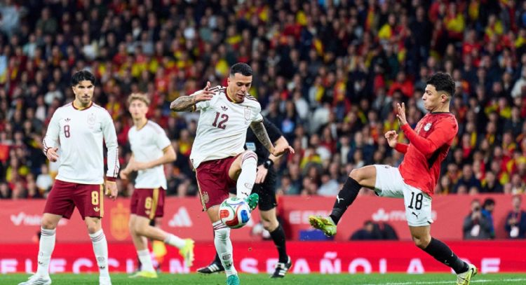 Aficionados entonan cánticos racistas en el partido amistoso España-Egipto