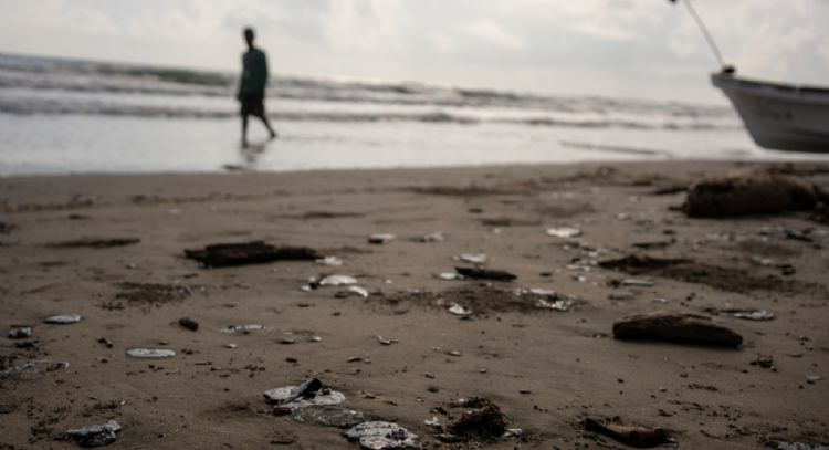 Derrame de crudo en el Golfo y cambio de hábitos hunden a pescaderías; reportan caída de hasta 40%