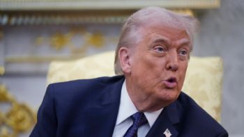 Trump elevará "esta semana" al 15% el arancel global, según el secretario del Tesoro de EU