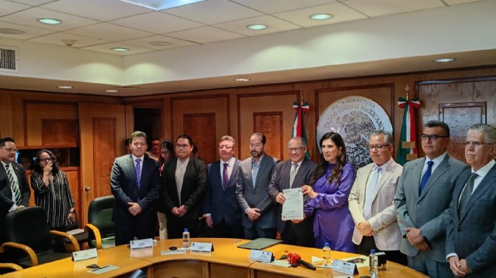 Diputados reciben reforma electoral de Sheinbaum