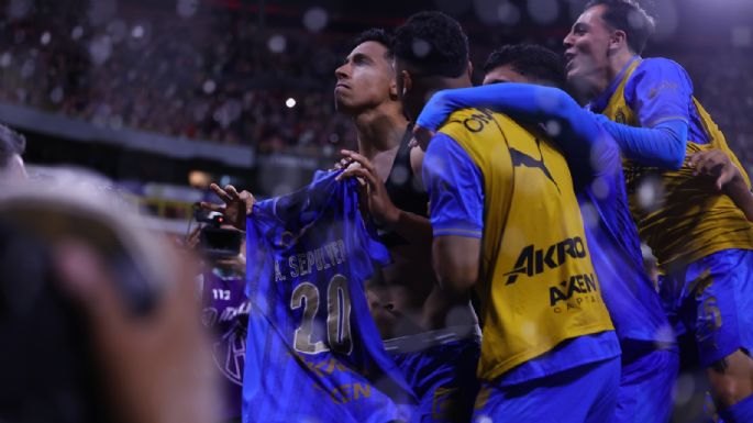 Chivas sale de su racha de dos derrotas al vencer 2-1 a Atlas en el Clásico Tapatío (Videos)