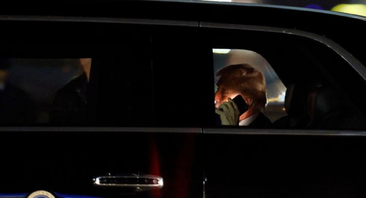 Trump avisa que Irán recibirá hoy "un golpe muy duro" y amenaza con expandir los bombardeos