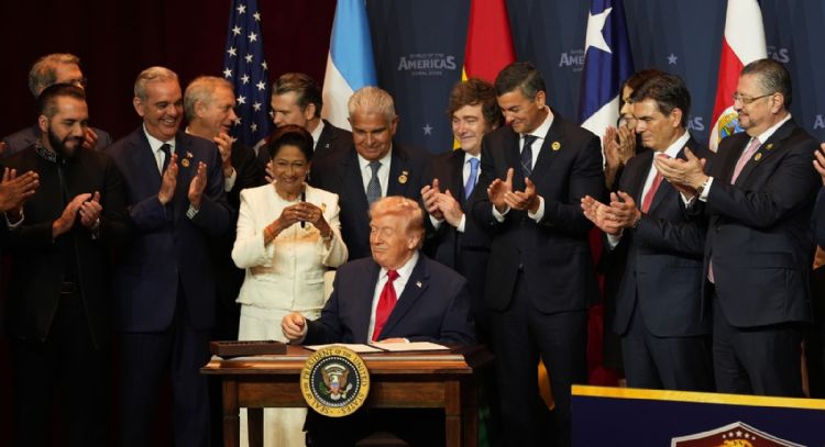 “No voy a aprender su maldito idioma”, dice Trump ante mandatarios latinoamericanos