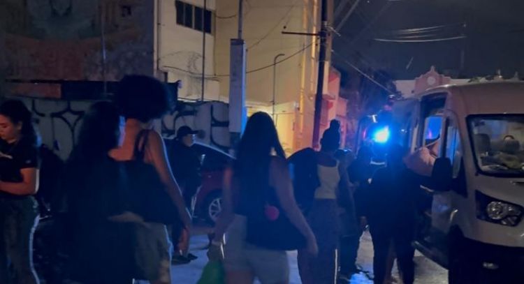 Rescatan a 39 mujeres víctimas de explotación sexual en bar de Cancún