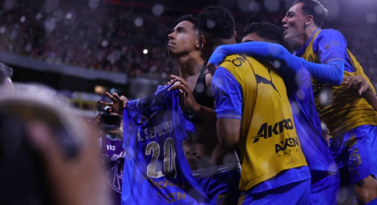 Chivas sale de su racha de dos derrotas al vencer 2-1 a Atlas en el Clásico Tapatío (Videos)